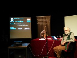 Jerôme Maeckelbergh (OISTAT) presentando su ponencia Escenografía Histórica y su aplicación en la práctica contemporánea.