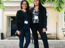 Claudia Suárez Olivares, Curadora del II Encuentro Latinoamericano de Artes Escénicas, OISTAT España, y Aby Cohen, Presidenta de OISTAT visitando Vila Stavanice, la que será la sede del OISTAT Hub en Praga en 2023