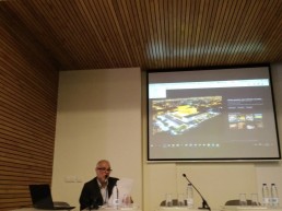 Marcelo Jaureguiberry presentando su ponencia Huellas Indelebles de la influencia de la Arquitectura Teatral Española y Portuguesa de la Colonia en la Argentina del siglo XXI.