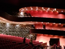 Visita National Taichung Theater.