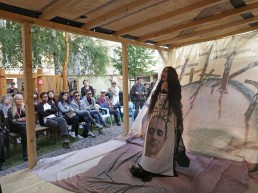 Performance de Mariaelena Roqué, Día de la OISTAT 20 Junio, PQ 15.